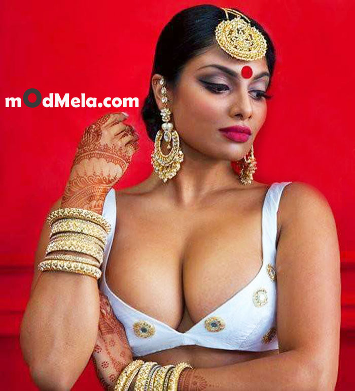 Bridal Jewellery and blouse