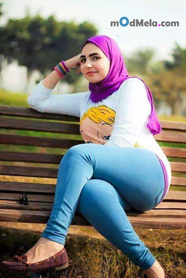 cutest model in blue Jeans