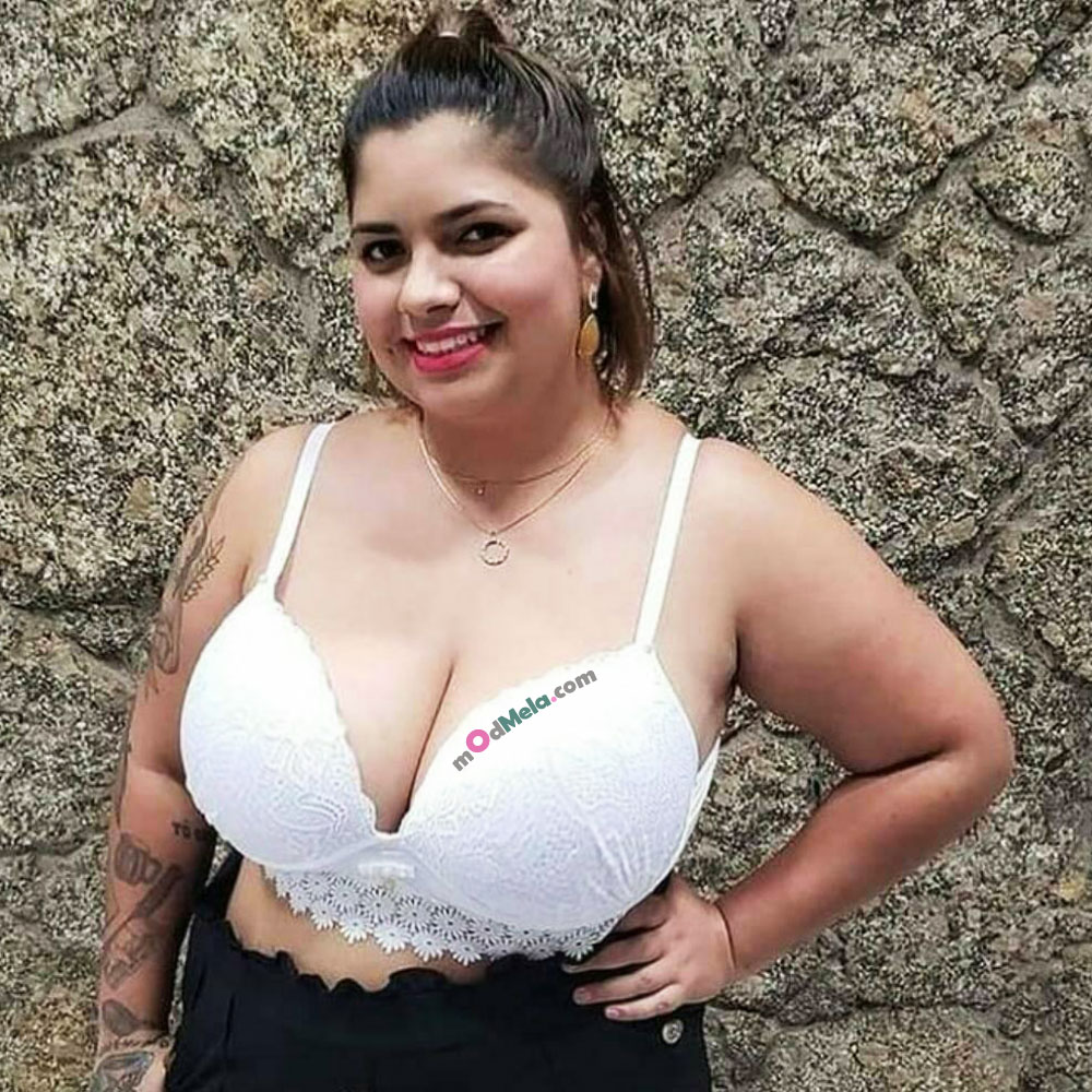 white blouse for black saree new trend